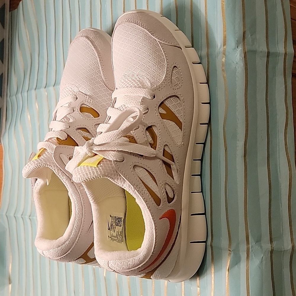 *NEW* NIKE Free Run 2 Sneakers in White Summit/Rush Orange Size:9